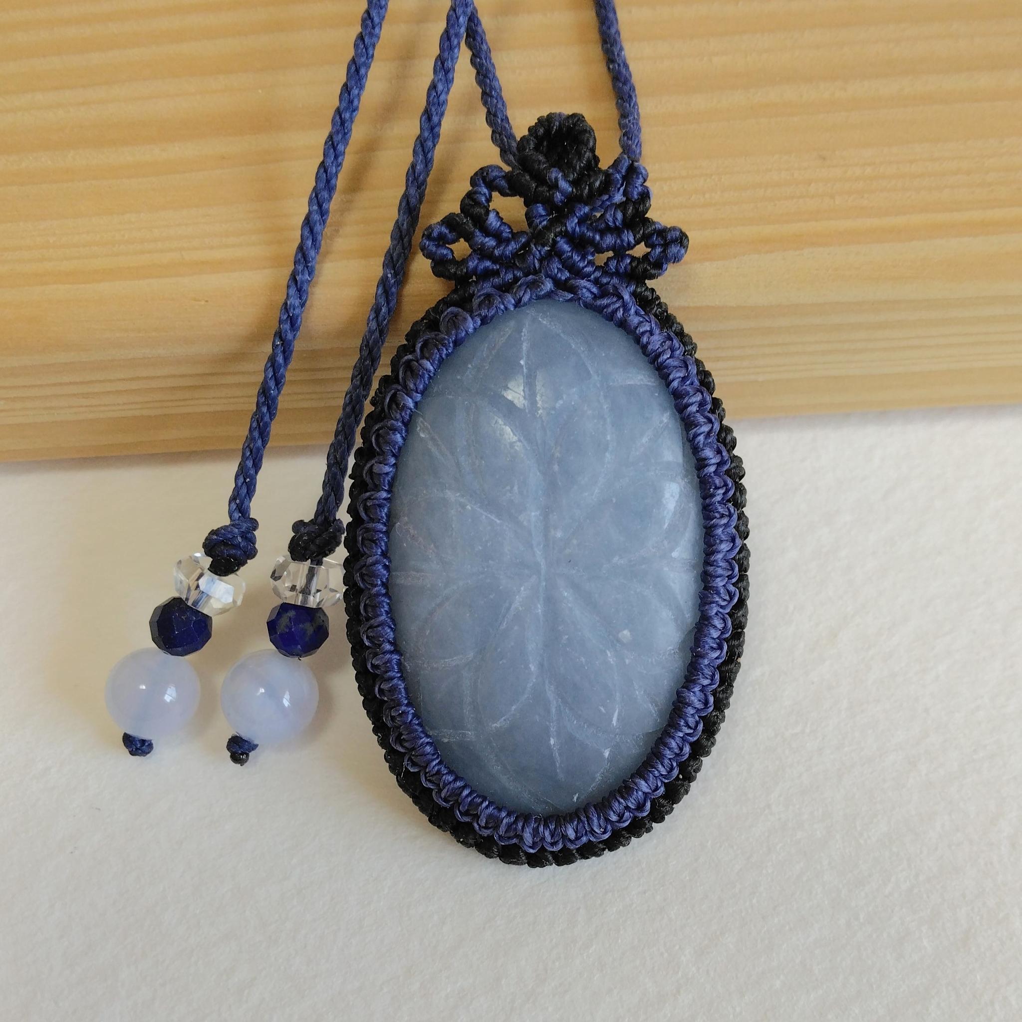天然石ペンダント　エンジェライト　マクラメ編み　MP40