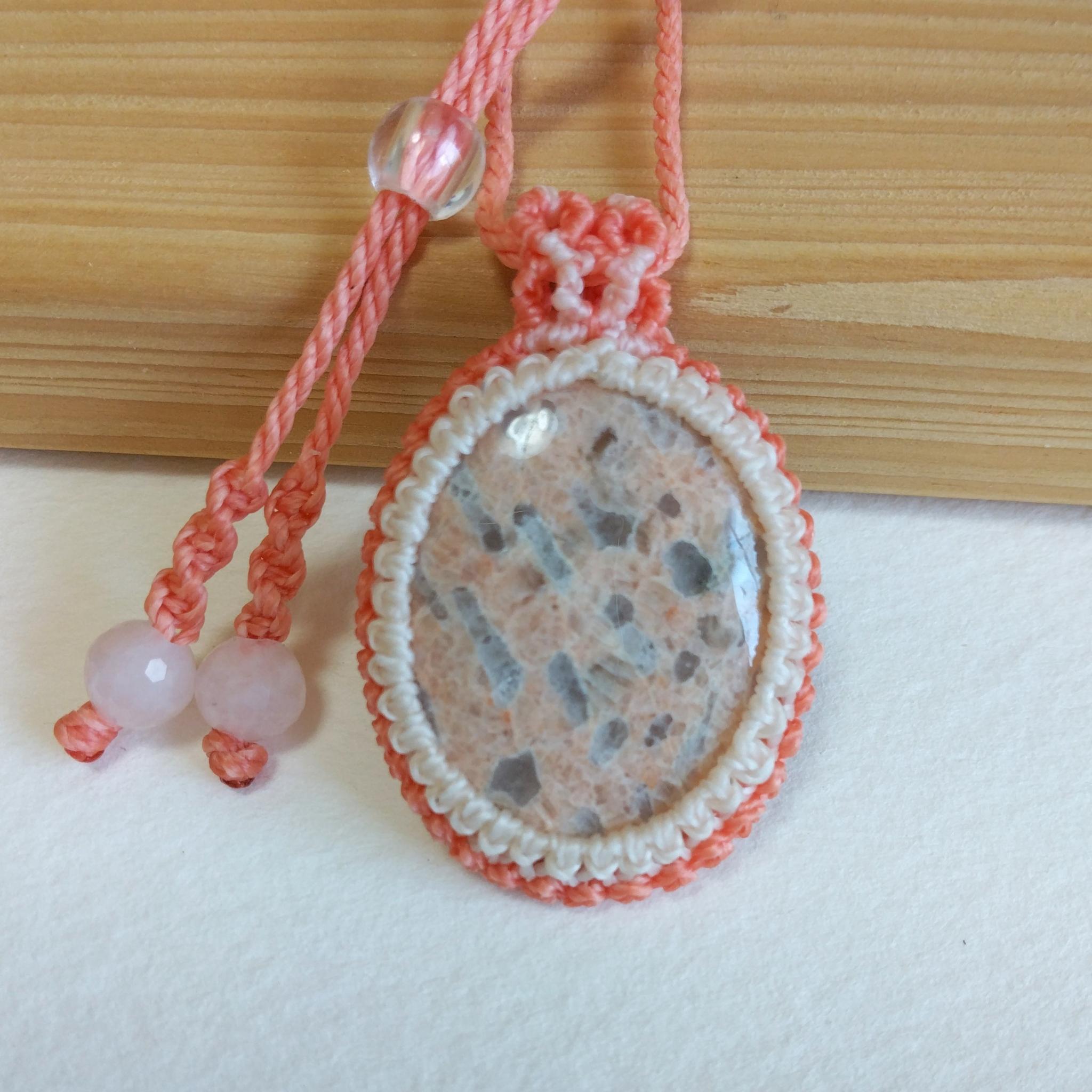 天然石ペンダント　グラフィックグラナイト　マクラメ編み　MP41