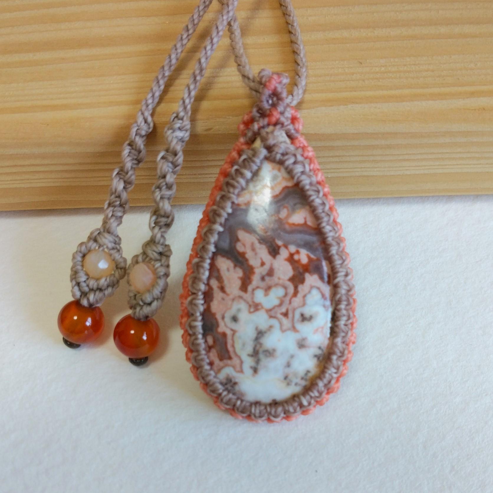 天然石ペンダント　ロゼッタジャスパー　マクラメ編み　MP42