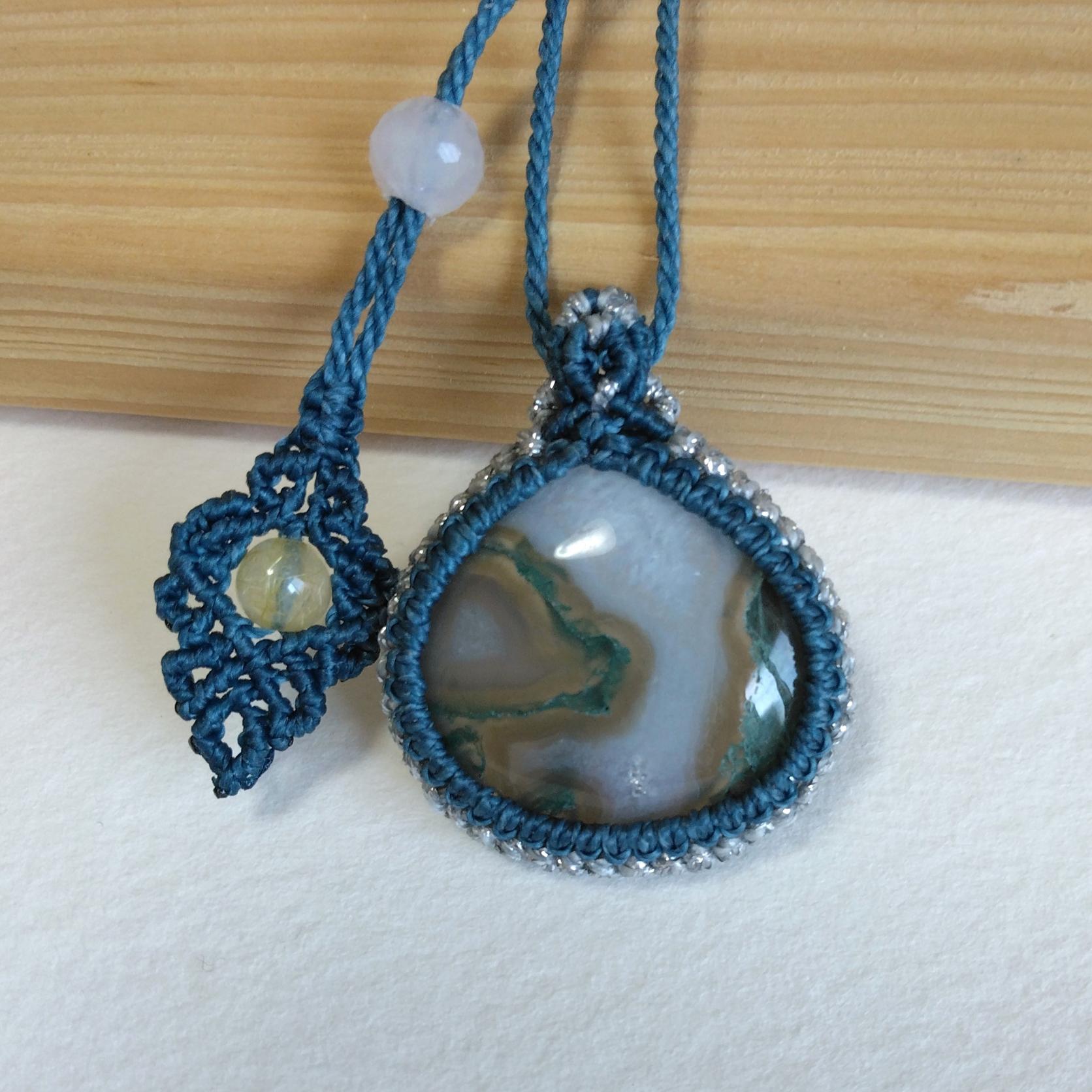 天然石ペンダント　モスアゲート　マクラメ編み　MP45