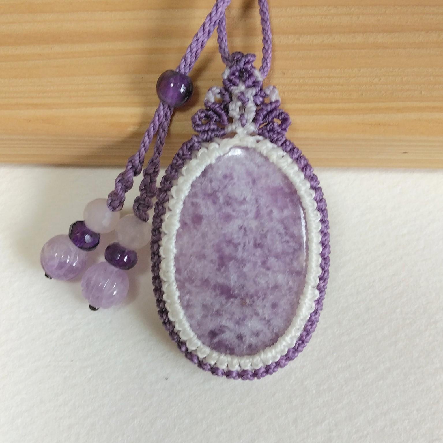 天然石ペンダント　レピドライトクォーツ　マクラメ編み　MP52