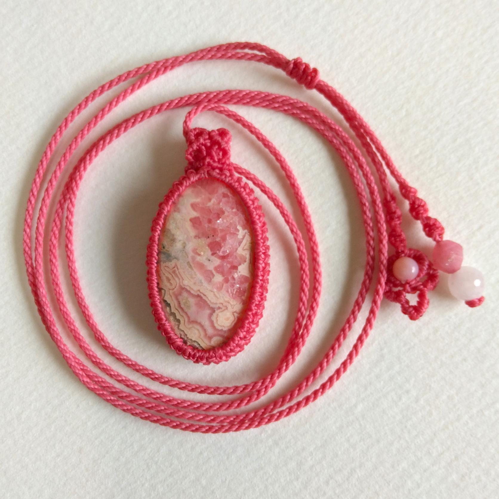 天然石ペンダント　ロードクロサイト（インカローズ）　マクラメ編み　MP68 | 4枚目