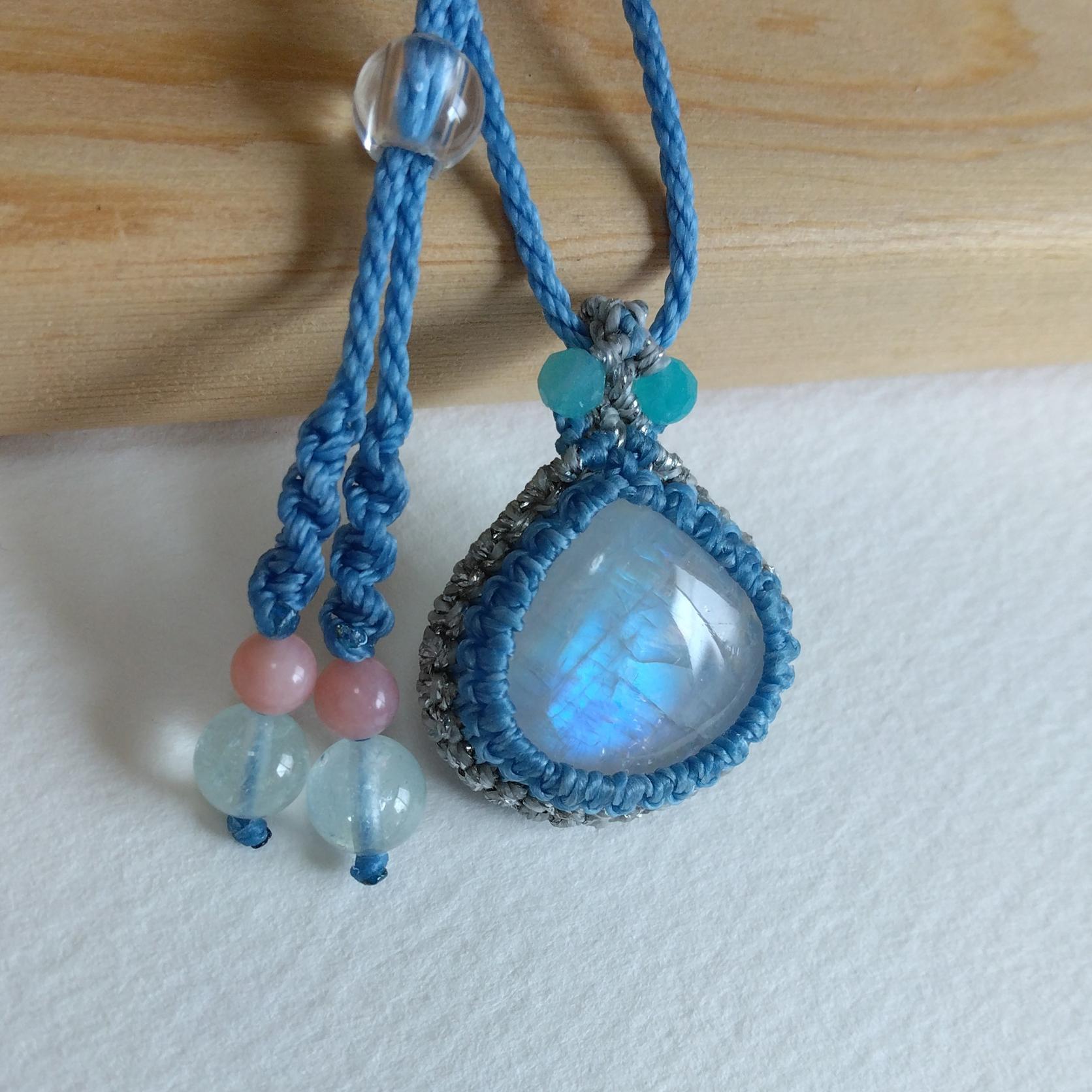 天然石ペンダント　レインボームーンストーン　マクラメ編み　MP73 | 2枚目