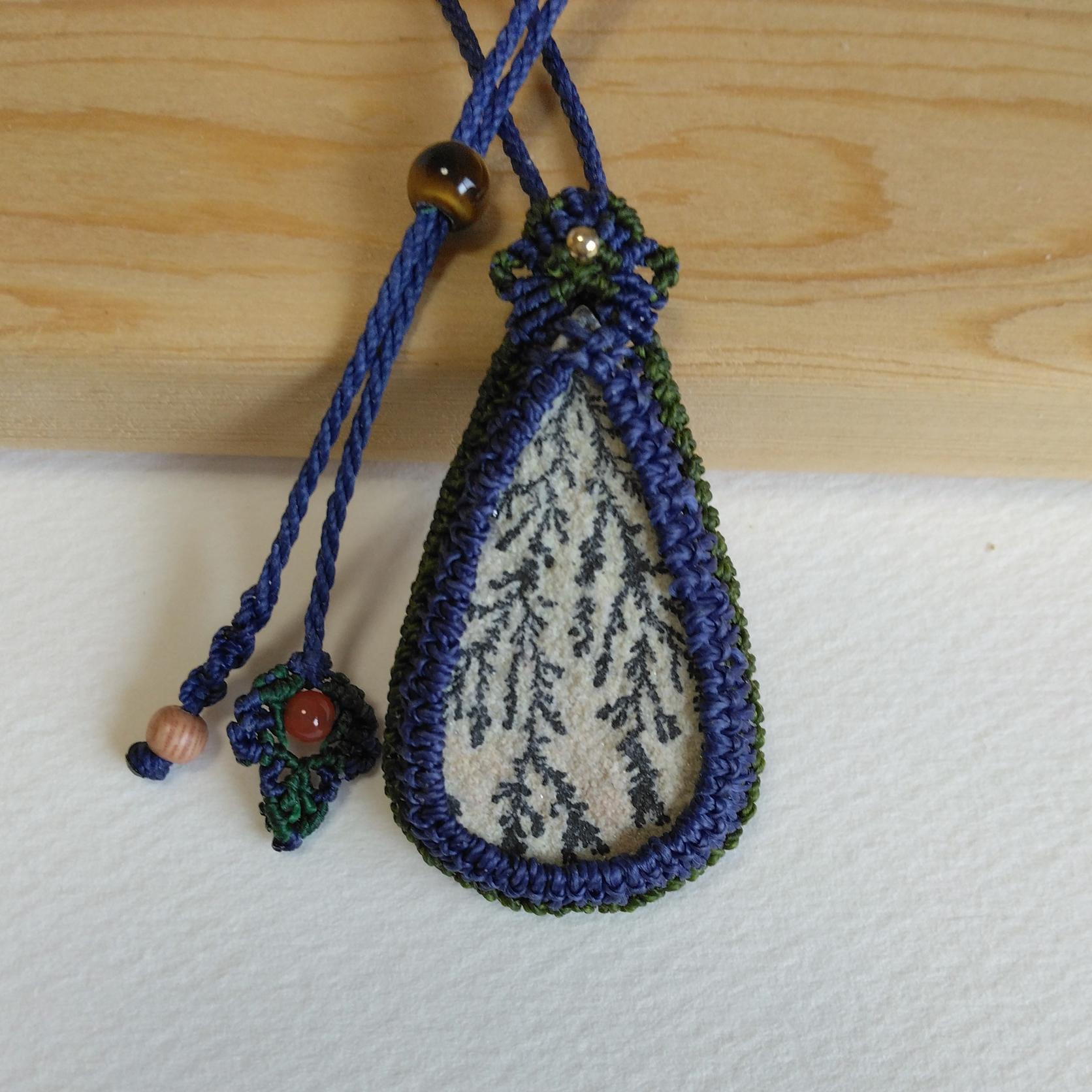 天然石ペンダント　ジャーマンデンドライト　マクラメ編み　MP75