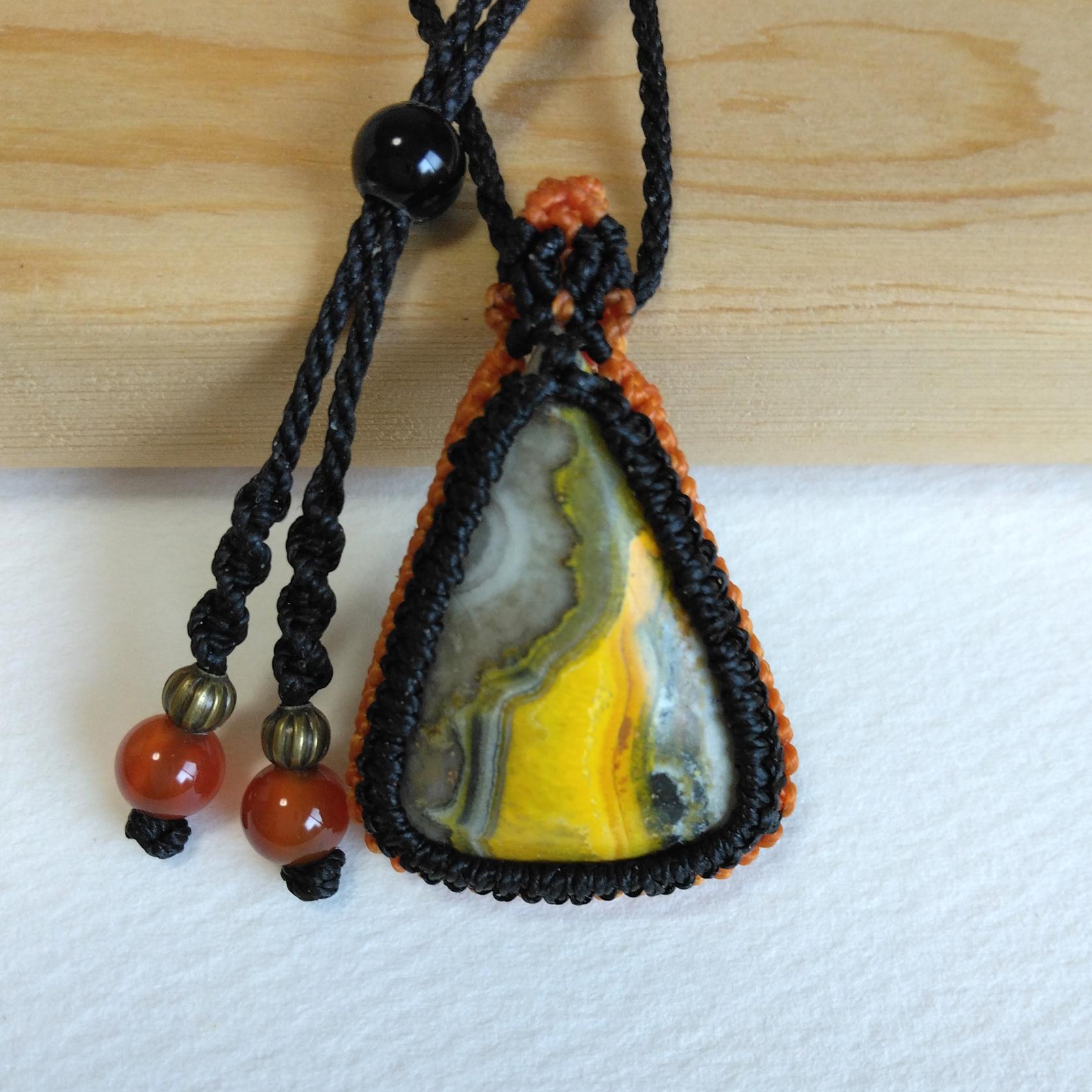 天然石ペンダント　バンブルビージャスパー　マクラメ編み　MP80