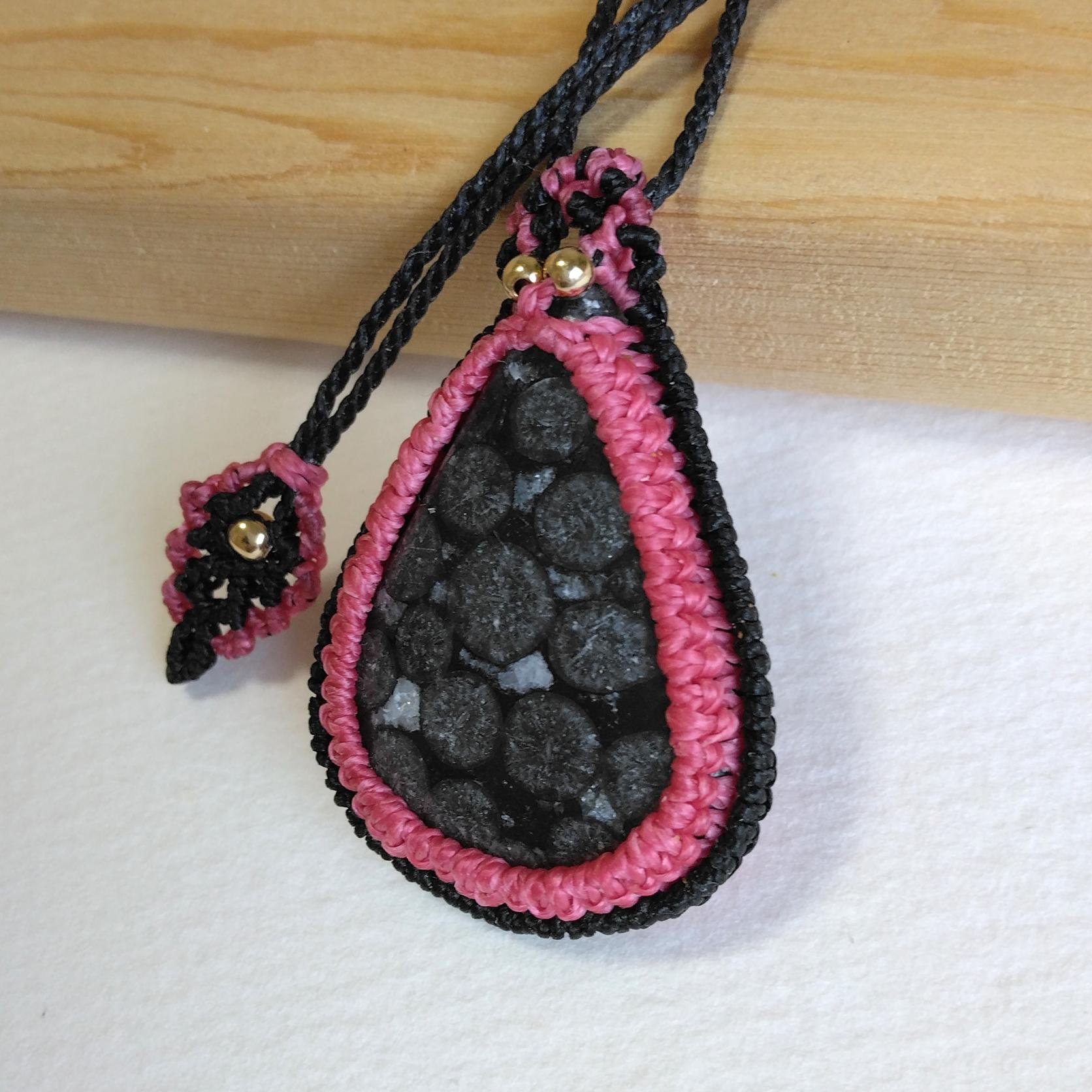 天然石ペンダント　フォッシルコーラル　マクラメ編み　MP81 | 2枚目