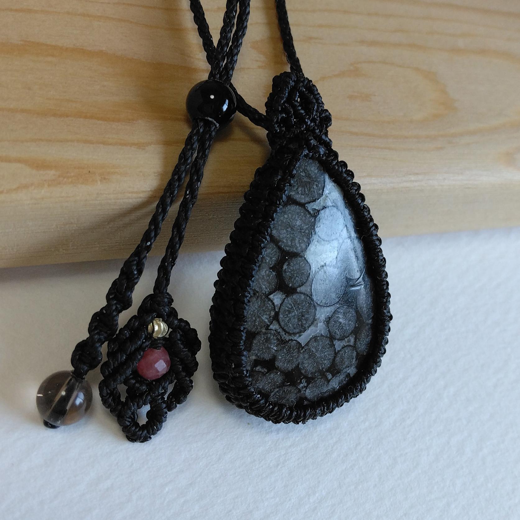 天然石ペンダント　フォッシルコーラル　マクラメ編み　MP82 | 2枚目