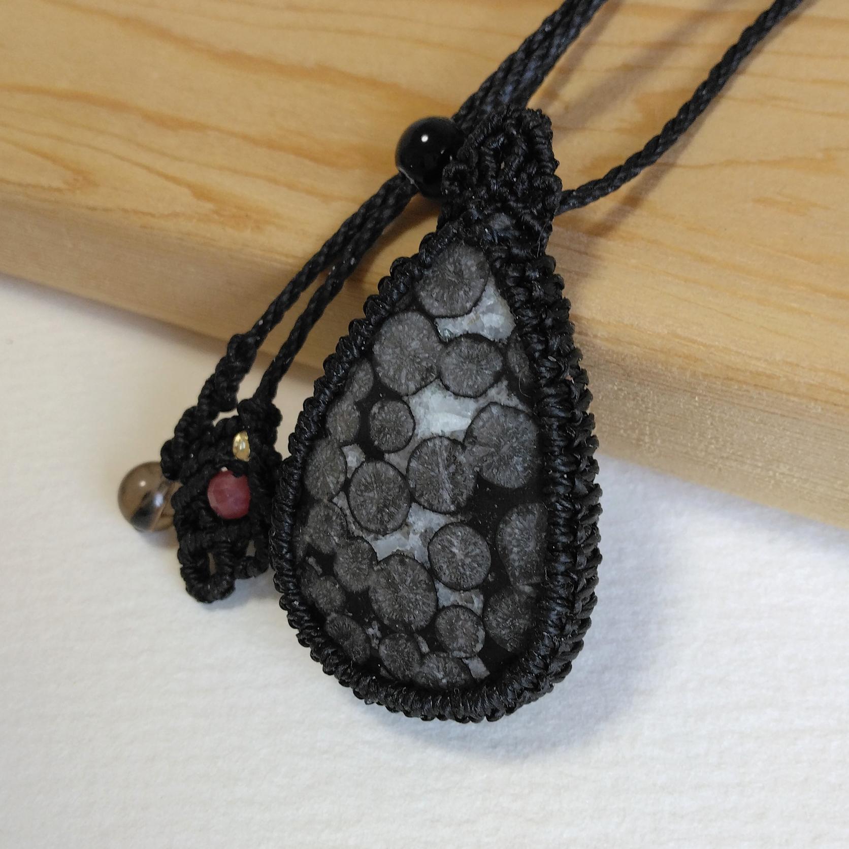 天然石ペンダント　フォッシルコーラル　マクラメ編み　MP82 | 3枚目