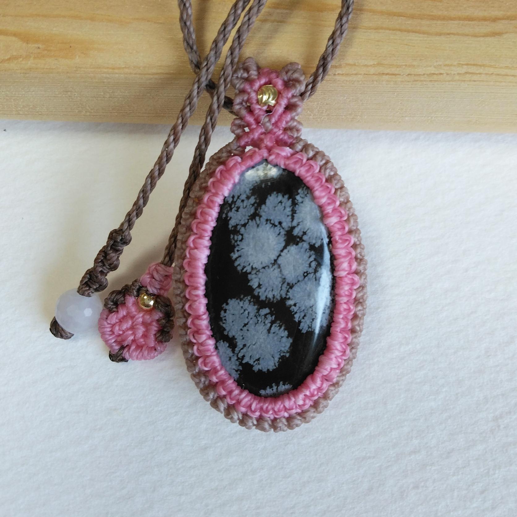 天然石ペンダント　スノーフレークオプシディアン　マクラメ編み　MP86