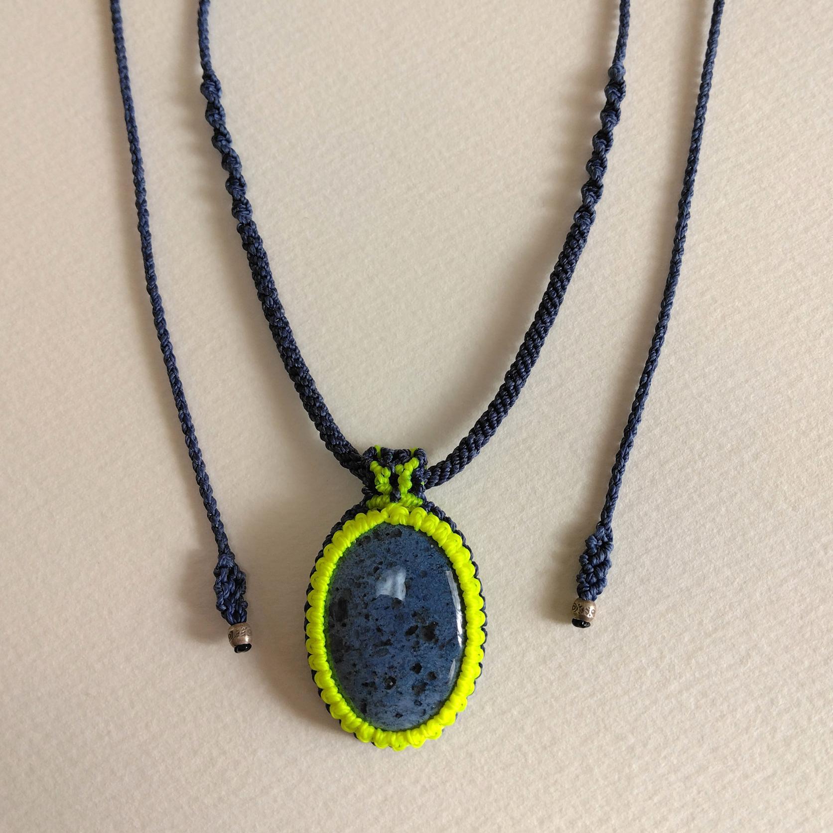 天然石ペンダント デュモルチェライト マクラメ編み MP60 | 4枚目