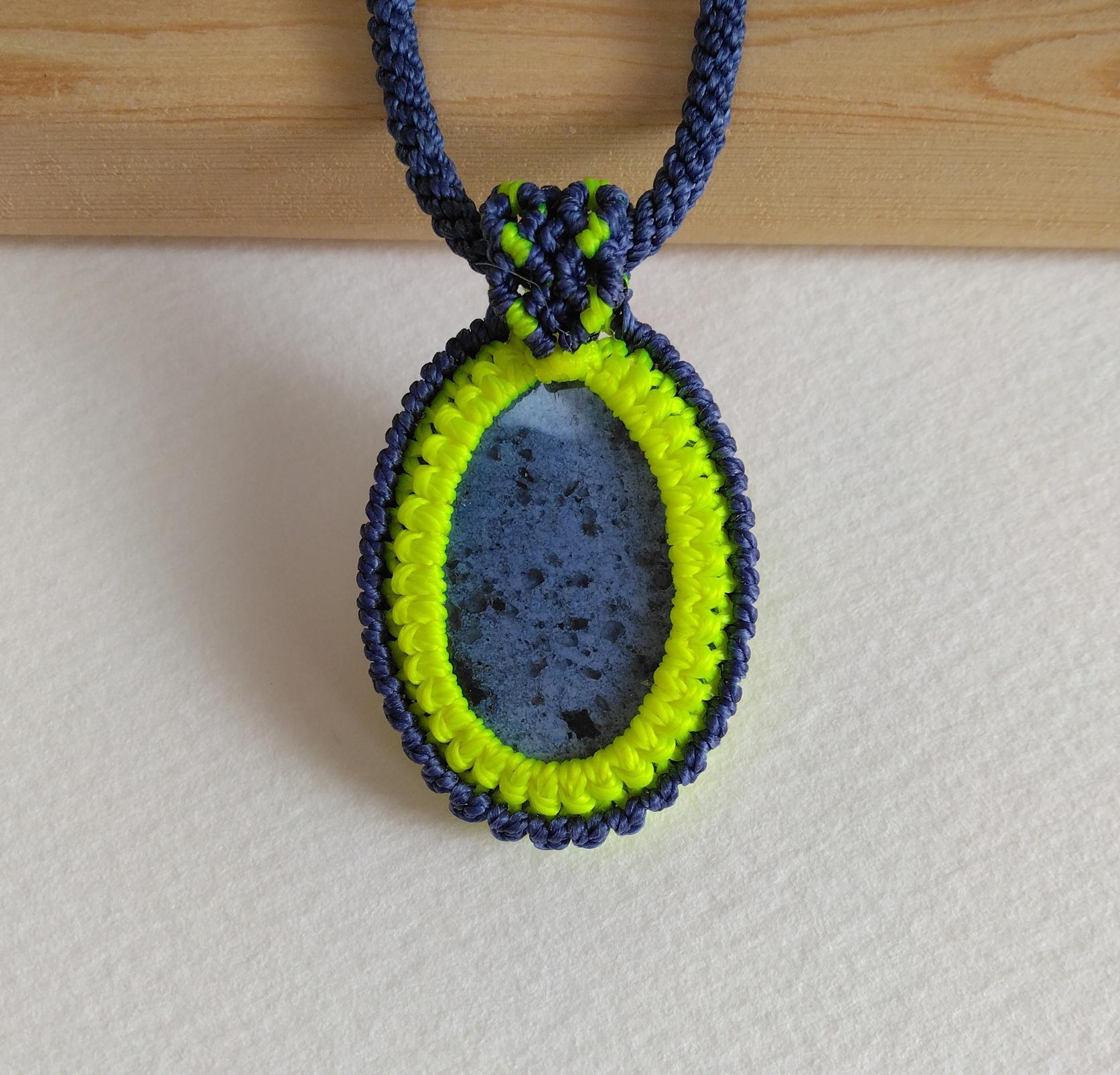天然石ペンダント デュモルチェライト マクラメ編み MP60 | 6枚目